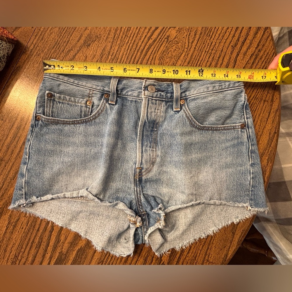 Levi’s women’s denim short W30 - Picture 8 of 15